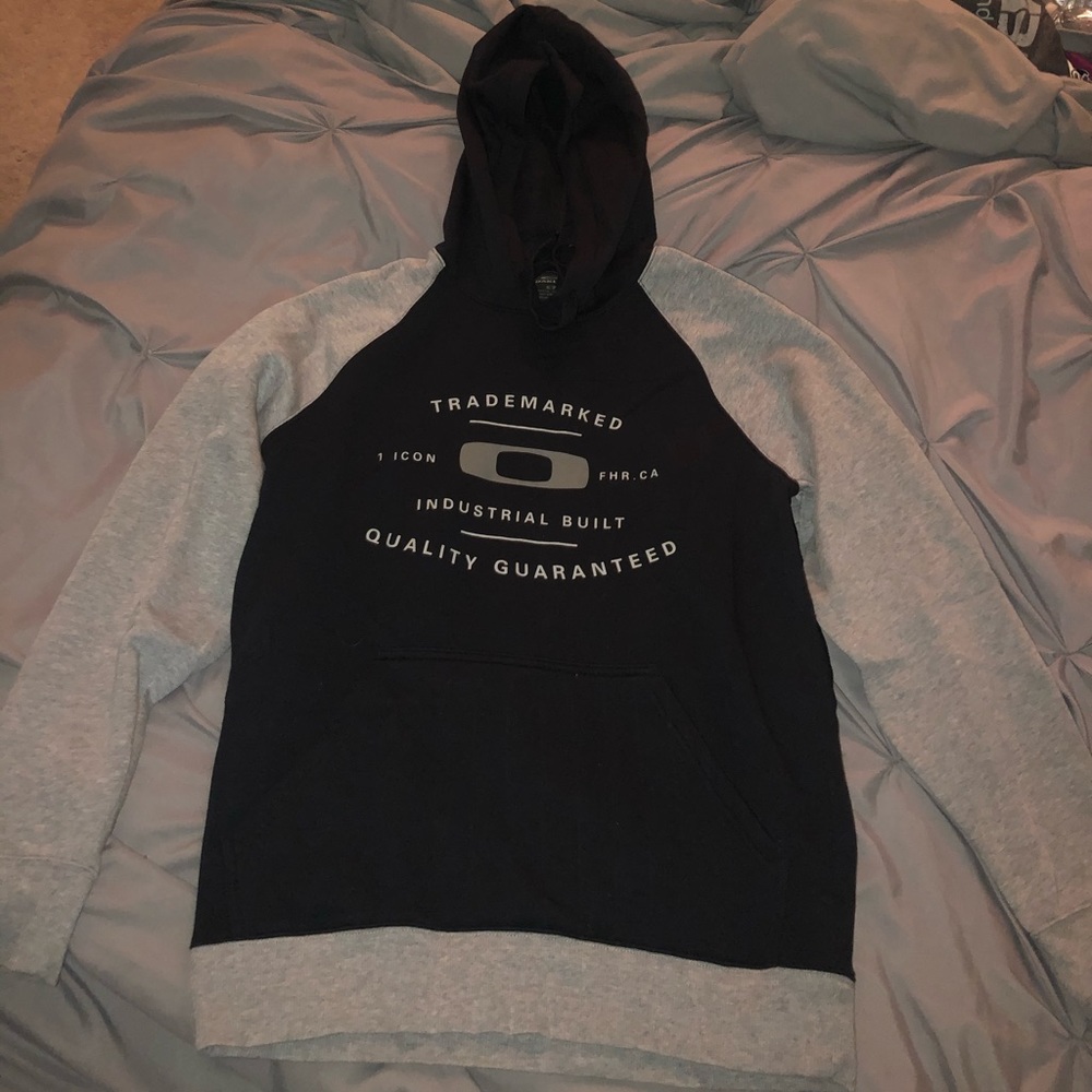 Oakley sweatshirt